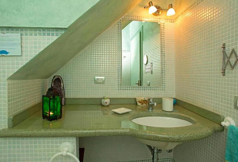 اتاق استاندارد سه نفره, Alba B&b