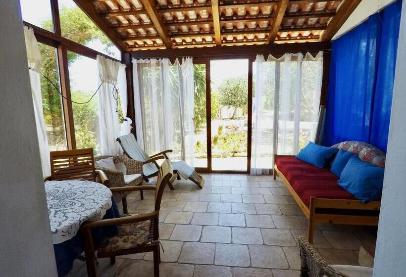 سوییت با چشم‌انداز باغ, Alba B&b