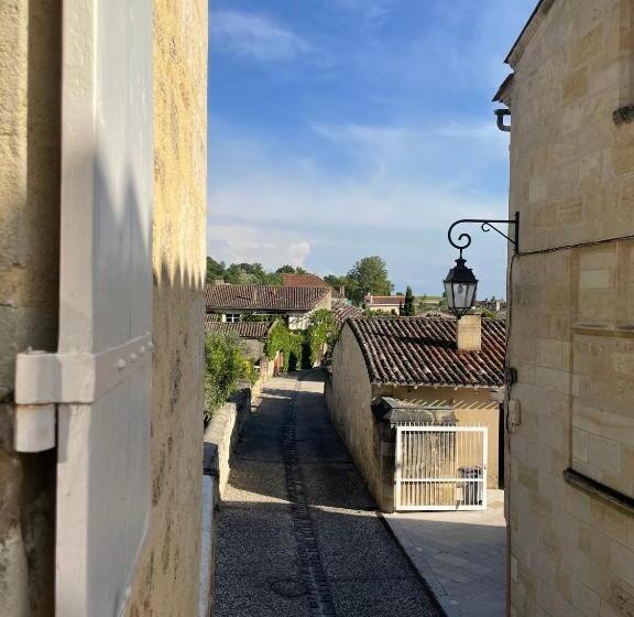 اتاق لوکس, La Maison Du Clocher