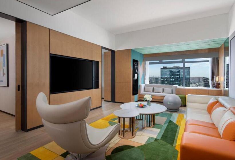 مجموعه ویستا شهر, Even Hotel Chengdu Jinniu, An Ihg