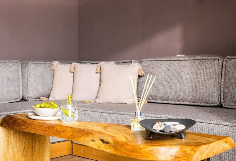 سوئیت رویال, Avaton Suites & Villa Philian Collection