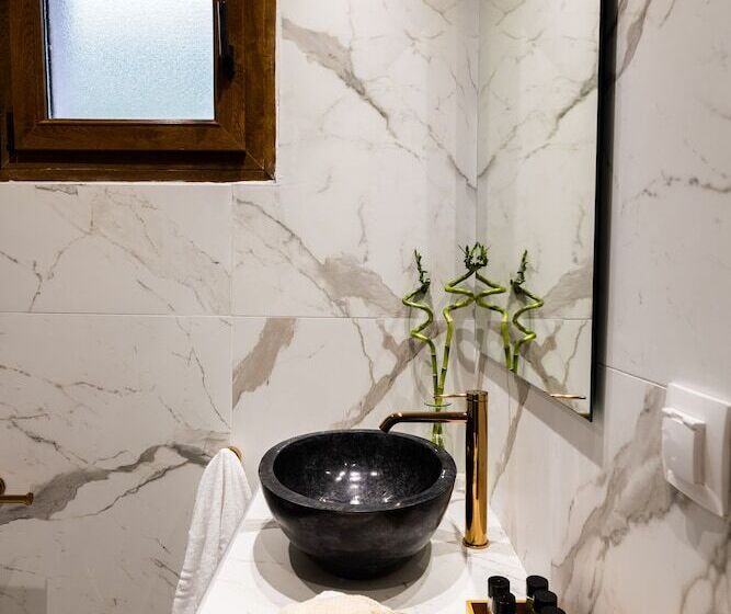 سوئیت رویال, Avaton Suites & Villa Philian Collection