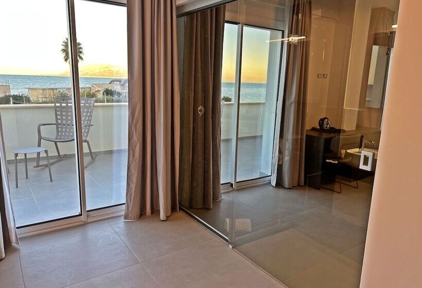 اتاق لوکس با چشم‌انداز دریا, Resort La Battigia Beach & Spa