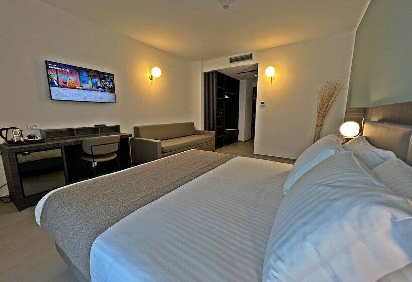 اتاق سه نفره دلوکس با چشم‌انداز دریا, Resort La Battigia Beach & Spa