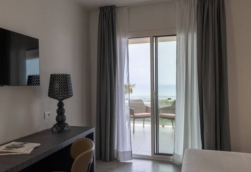 سوییت جونیور با چشم‌انداز دریا, Resort La Battigia Beach & Spa