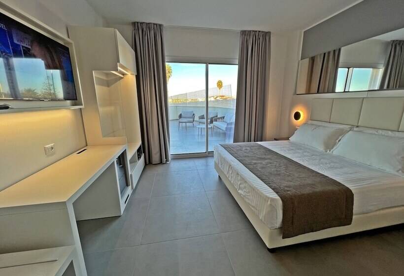 سوییت با چشم‌انداز دریا, Resort La Battigia Beach & Spa