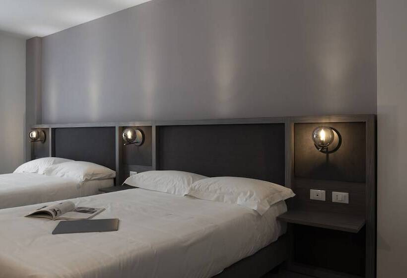 اتاق سه نفره دلوکس با چشم‌انداز دریا, Resort La Battigia Beach & Spa
