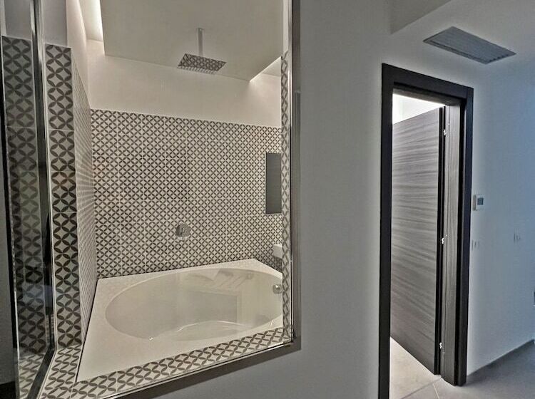 سوییت با چشم‌انداز دریا, Resort La Battigia Beach & Spa