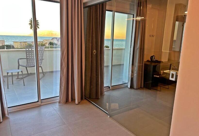 سوییت جونیور با چشم‌انداز دریا, Resort La Battigia Beach & Spa