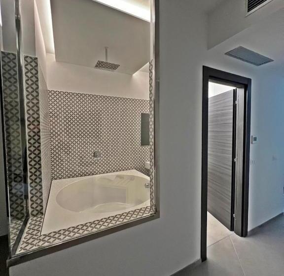 سوییت با چشم‌انداز دریا, Resort La Battigia Beach & Spa