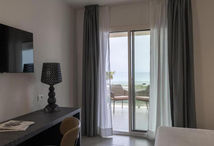 سوییت جونیور, Resort La Battigia Beach & Spa