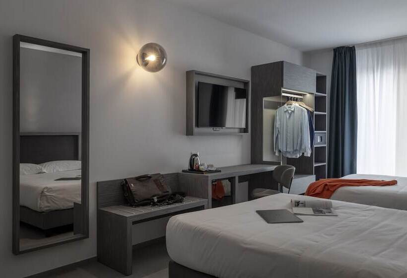 اتاق سه نفره دلوکس با چشم‌انداز دریا, Resort La Battigia Beach & Spa