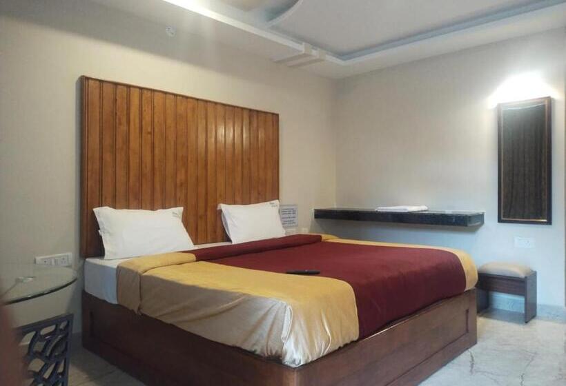 اتاق لوکس با بالکن, Green Park Grand Inn