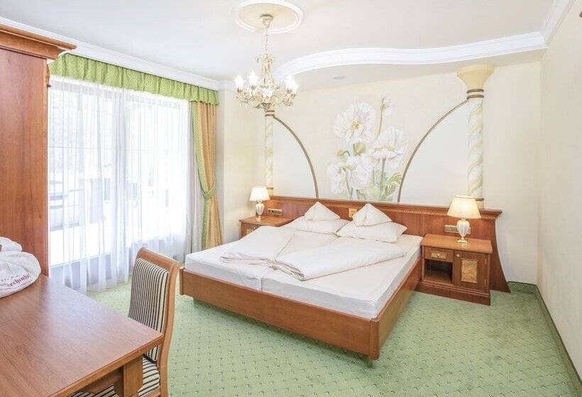 سوییت با چشم‌انداز کوه, Der Lärchenhof