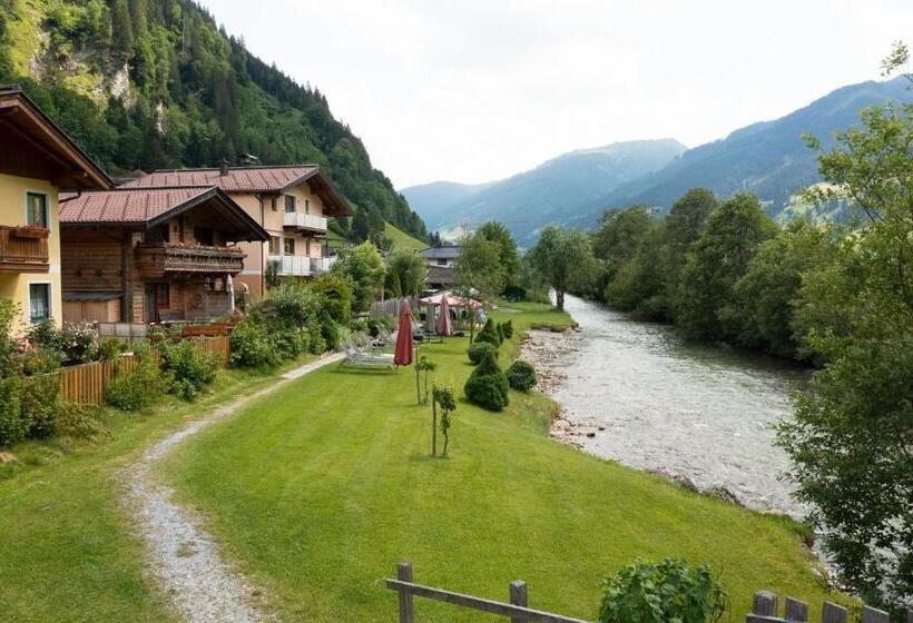آپارتمان 3 خوابه, Pension Egger