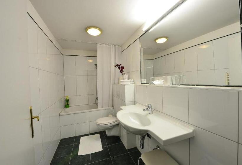 اتاق استاندارد سه نفره, Stadthotel Kramer