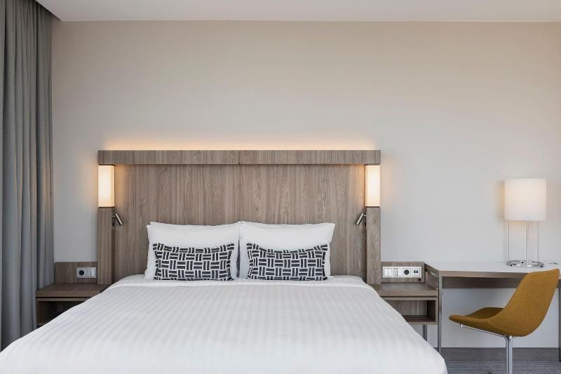 اتاق استاندارد با تخت بزرگ, Courtyard By Marriott Szczecin City