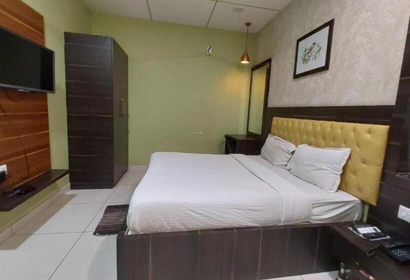 اتاق لوکس با تخت بزرگ, Goroomgo Royal Crown Puri