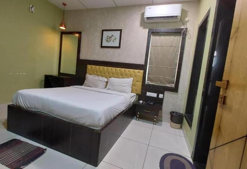 اتاق لوکس با تخت بزرگ, Goroomgo Royal Crown Puri