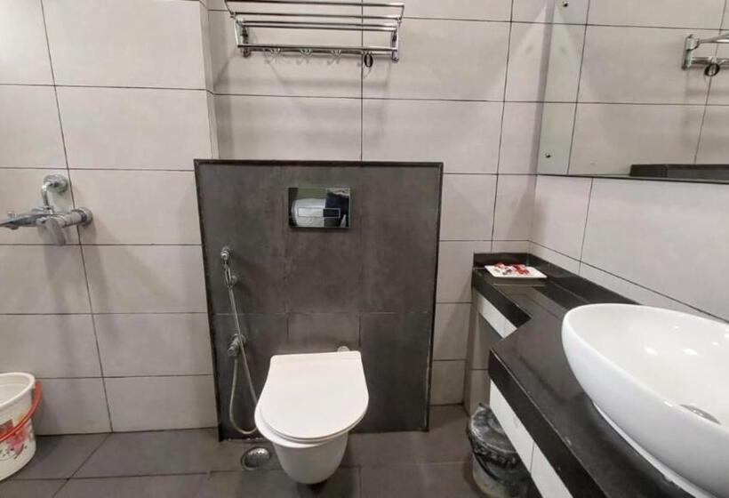 اتاق لوکس با تخت بزرگ, Goroomgo Royal Crown Puri