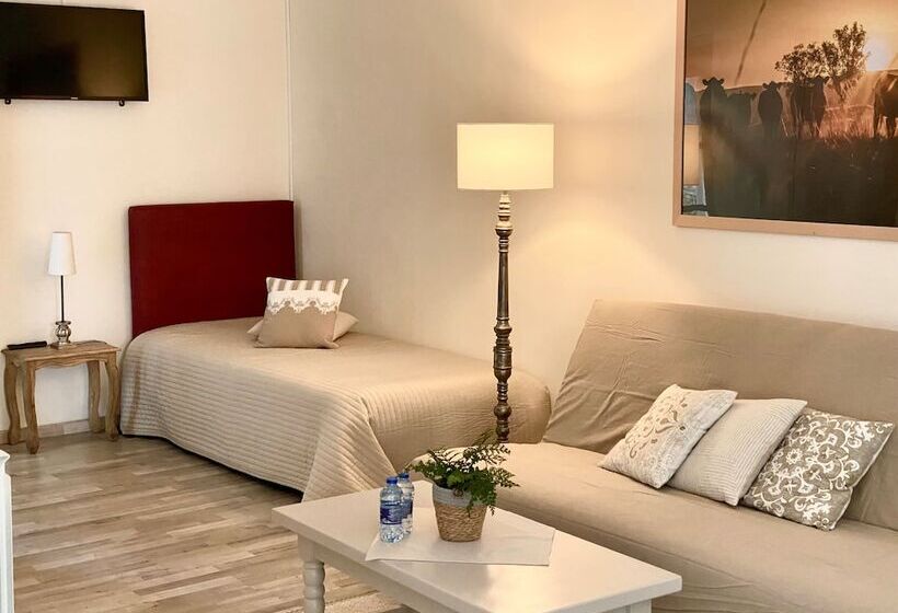اتاق استاندارد سه نفره, Maison Belles Pierres