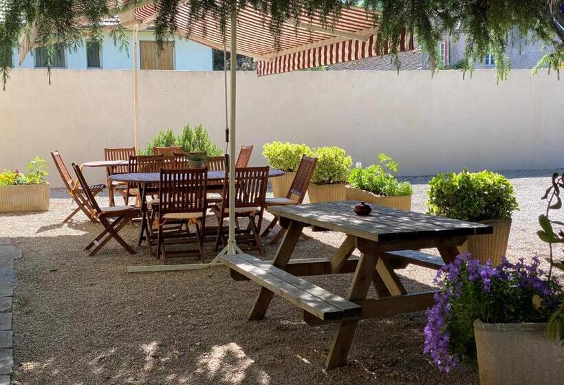 اتاق استاندارد سه نفره, Maison Belles Pierres