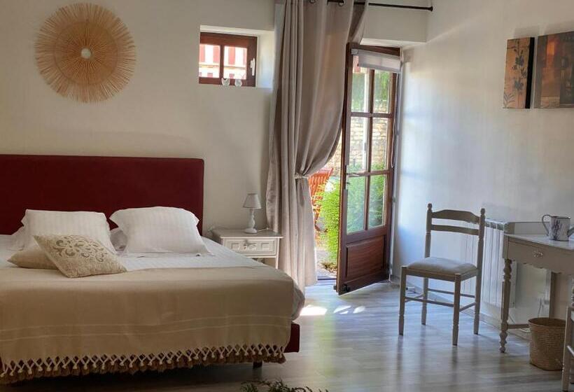 اتاق استاندارد سه نفره, Maison Belles Pierres