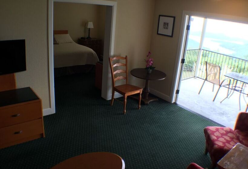 Superior room with lake view, Whitney Mountain Lodge
