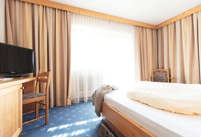 اتاق استاندارد یک تخته با بالکن, Bergidyll & Hotel Trofana