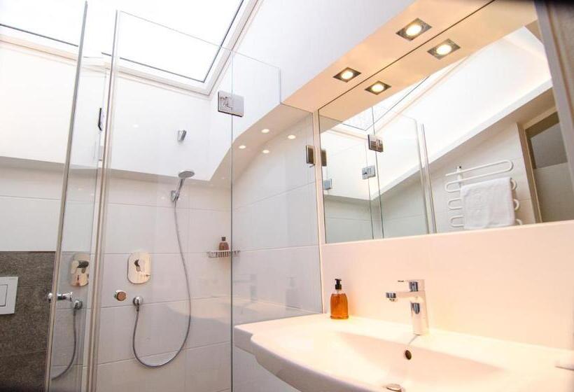 اتاق استاندارد یک تخته با بالکن, Seebichl Haus Am See Designhotel Kitzbühel