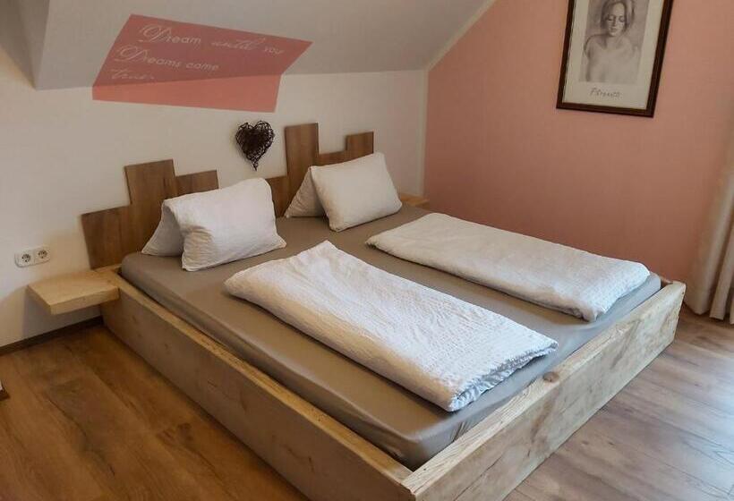 اتاق استاندارد, Dreimaederlhaus Pension
