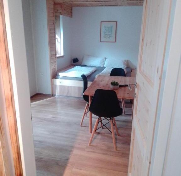 سوییت خانوادگی, Dreimaederlhaus Pension