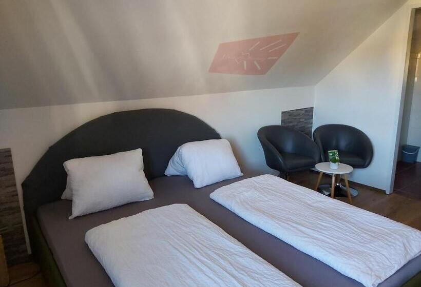 اتاق کلاسیک سه تخته, Dreimaederlhaus Pension