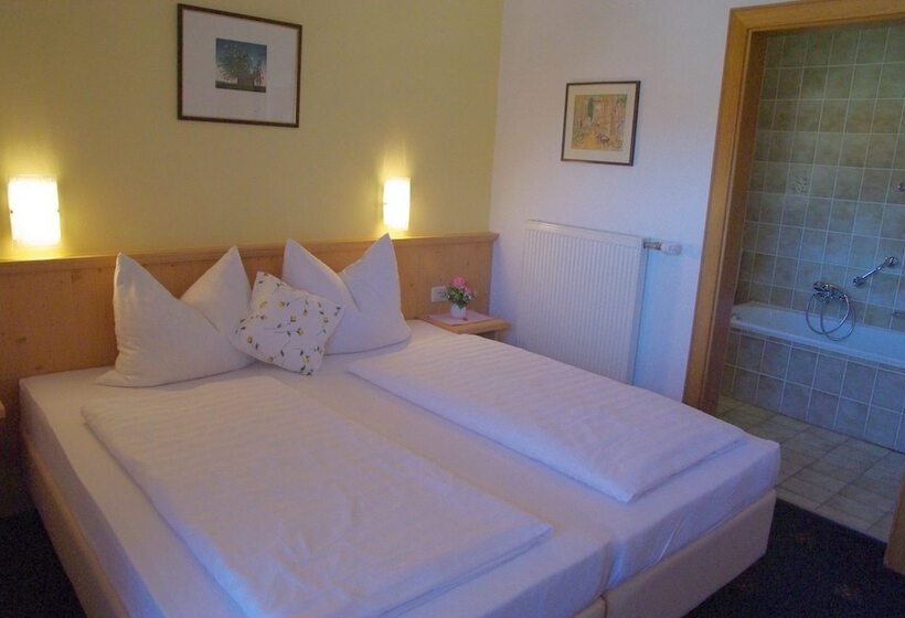 Standard Room, Pension Heike