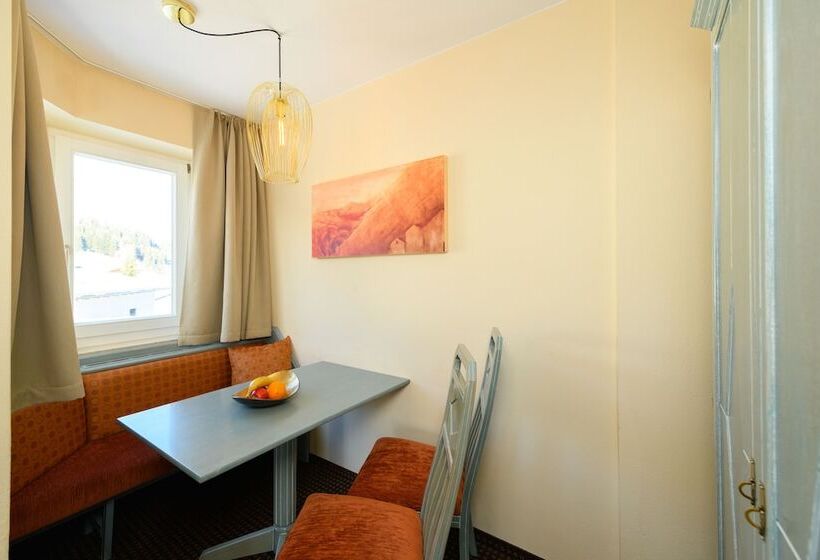 2 Schlafzimmer Apartment, Crystls Apart