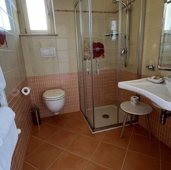 اتاق سوپریور با تخت بزرگ, Borgo Di Santa Barbara