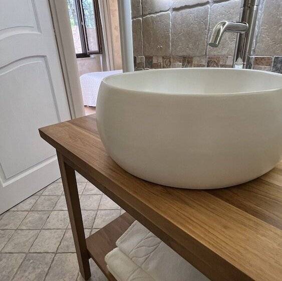 اتاق اکونومی, Borgo Di Santa Barbara