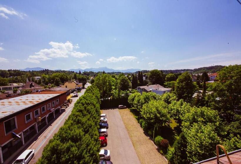 اتاق خانوادگی, Carinthia Velden