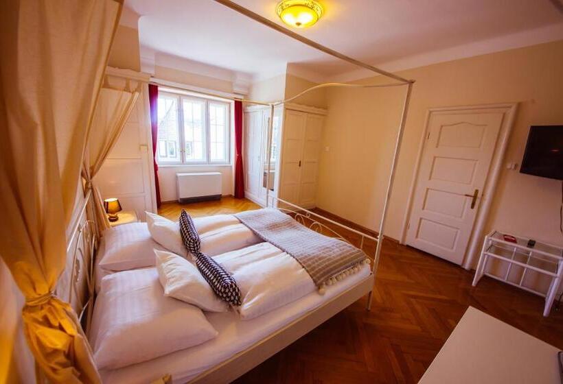 اتاق استاندارد با چشم‌انداز دریاچه, Carinthia Velden