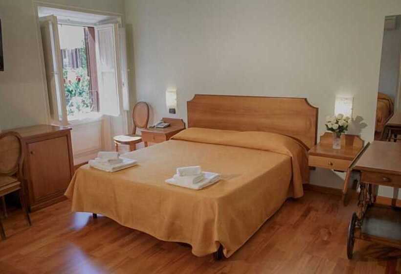 اتاق استاندارد چهار تخته, Domus Real Cardello