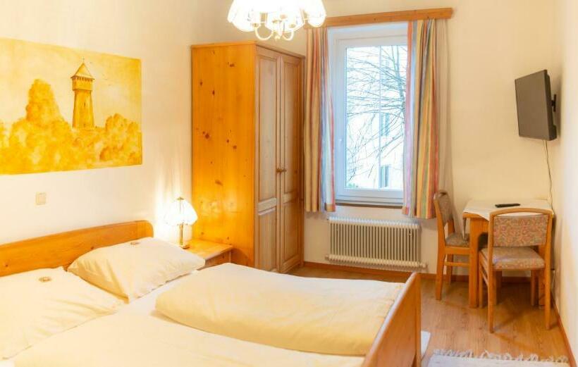 اتاق استاندارد, & Hostel Sandwirt