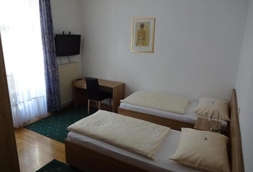 Standard Room, Garni & Hostel Sandwirt