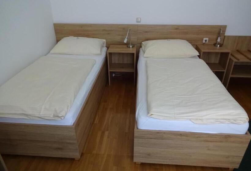 اتاق استاندارد, Garni & Hostel Sandwirt