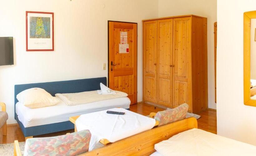 اتاق استاندارد سه نفره, Garni & Hostel Sandwirt