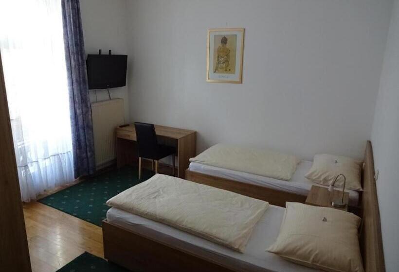 اتاق استاندارد, & Hostel Sandwirt