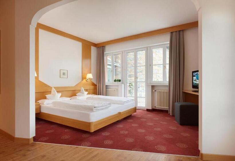 Superior Room, Goldene Rose