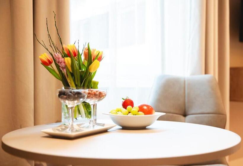 اتاق لوکس با تراس, Krone