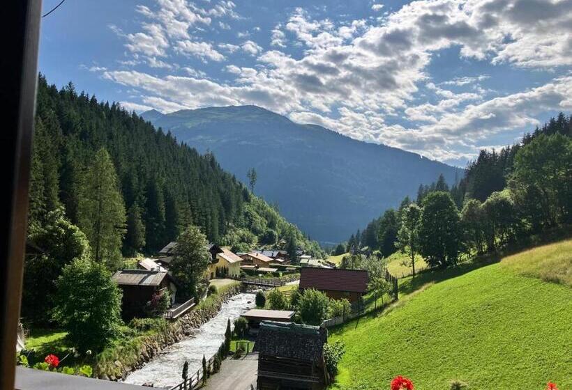 اتاق استاندارد سه تخته با بالکن, Stubnerhof