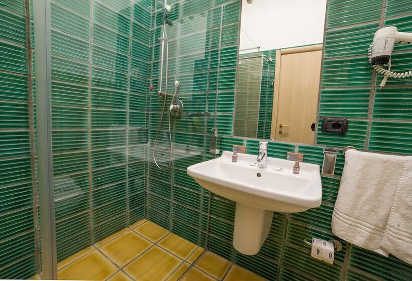 استودیوی استاندارد, B&b Chiaia 32