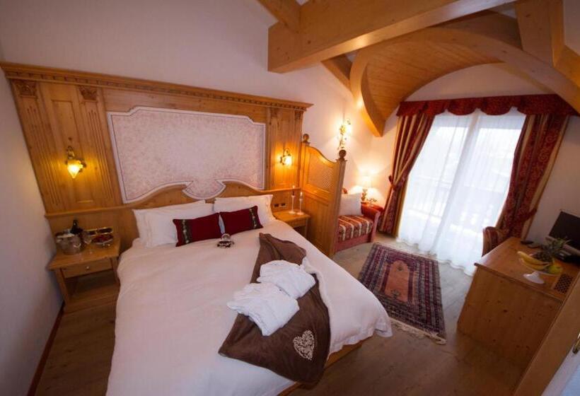 اتاق سوپریور با چشم‌انداز کوهستان, Chalet All'imperatore